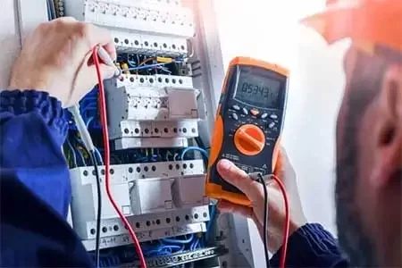 Störungsdienst Elektriker Wien bei Reparatur